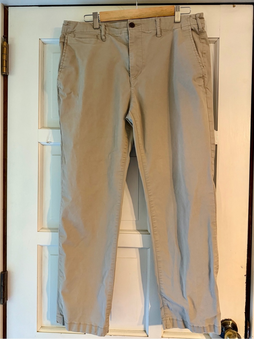 American Eagle Outfitters Men's Chino Pants in Light Tan